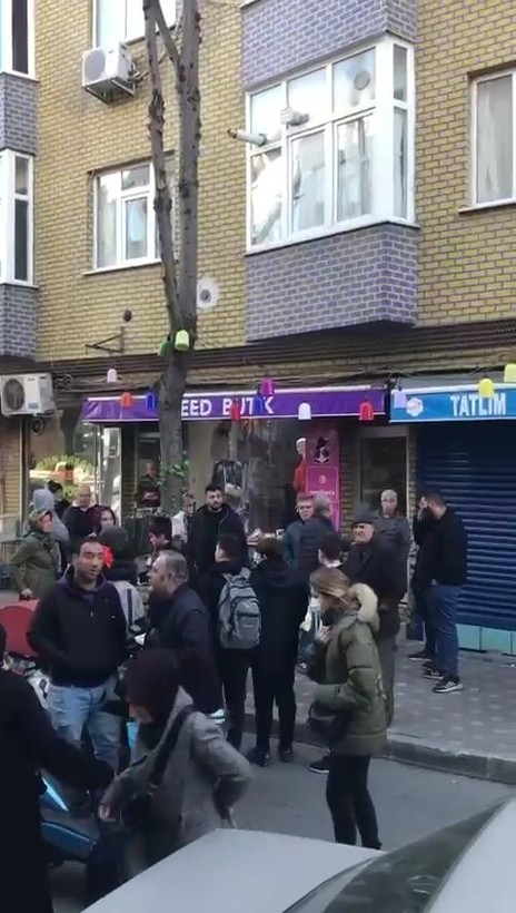 Bayrampaşa'da, platonik aşık olduğu kızın arkadaşının mağazasına havai fişekle saldırdı! Saldırı sonrasında attığı mesajla pişman olmadığını söyledi - Resim: 2
