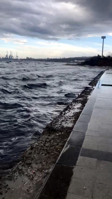 Kahramanmaraş depreminin ardından gözler İstanbul'a çevrilmişti! Avcılar'da denizin 15 metre çekilmesi herkesi korkuttu - Resim: 2