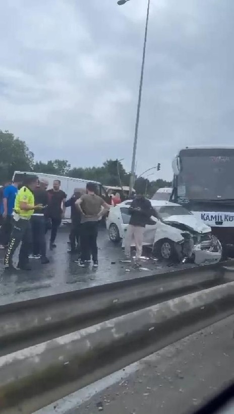 Son dakika: İstanbul'da can pazarı! Yolcu otobüsü karşı şeride daldı: Çok sayıda yaralı var - Resim: 5