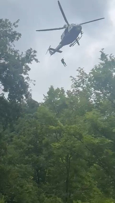 Şile'de selde mahsur kalan kampçılar helikopterle kurtarıldı - Resim: 9