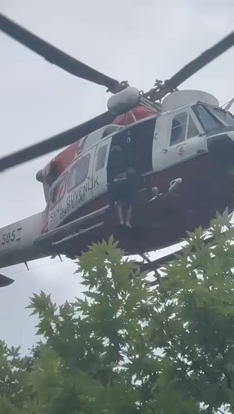 Şile'de selde mahsur kalan kampçılar helikopterle kurtarıldı - Resim: 10