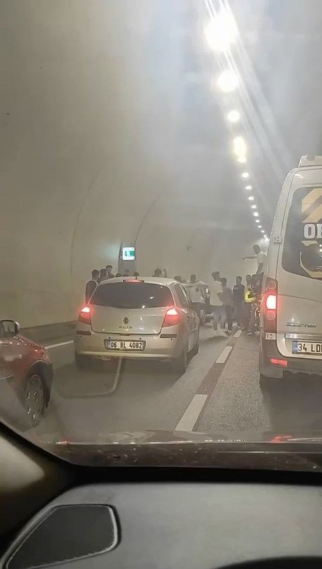 Beykoz'da asker eğlencesi için tüneli trafiğe kapatıp diğer vatandaşları mağdur eden 7 kişi yakalandı - Resim: 11