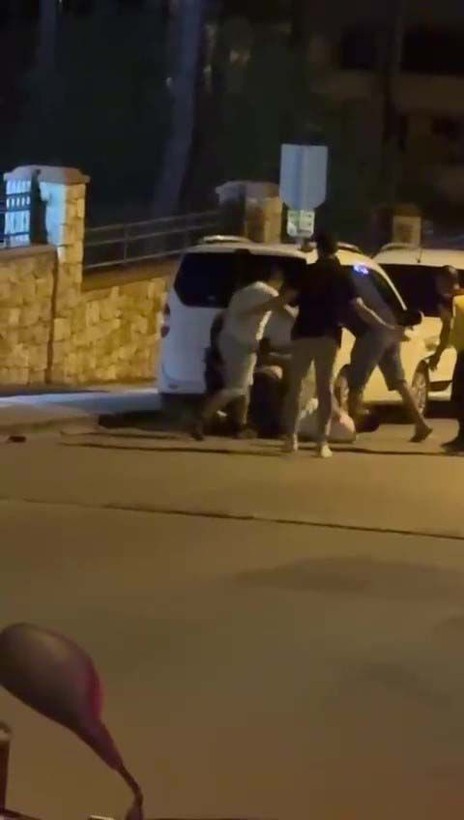 İzne gelen askerin cinayete kurban gittiği görüntüler çıktı! Önce dövdüler, sonra bıçakladılar - Resim: 2