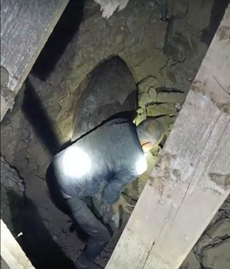 Sındırgı’da boşaltılan bina artçılarla yıkıldı - Resim : 1