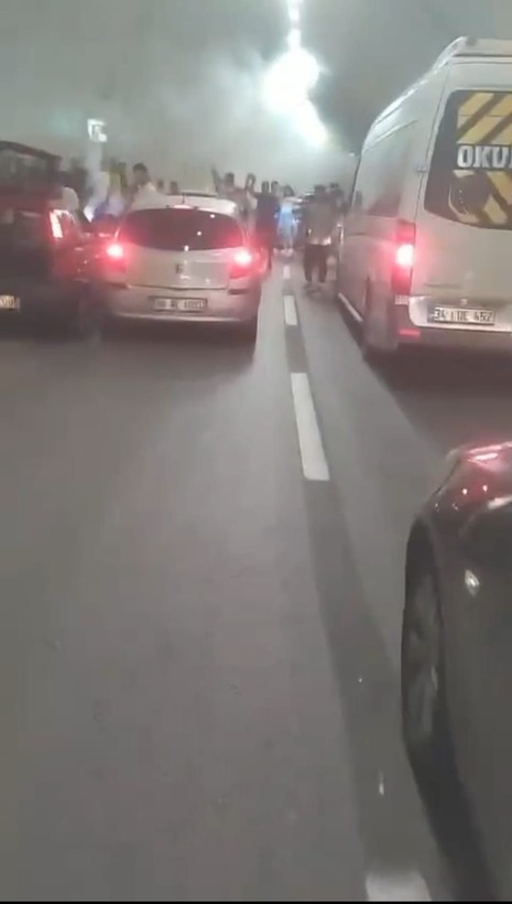 Beykoz'da asker eğlencesi için tüneli trafiğe kapatıp diğer vatandaşları mağdur eden 7 kişi yakalandı - Resim: 7