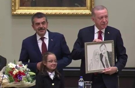 Cumhurbaşkanı Erdoğan hediyeyi görünce başladı anlatmaya: Telefonumun açılışını Irak Başbakanı gördü ve sordu: ‘Kim bu?’ - Resim: 3