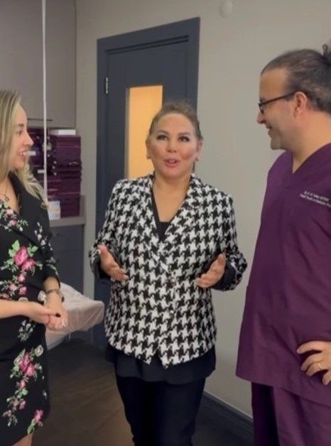 Geçirdiği operasyonlarla bambaşka birine dönüşen Safiye Soyman'a bir bakın! Son halini görenler gözlerine inanamadı! "Bu gerçekten Safiye Soyman mı?" - Resim: 11