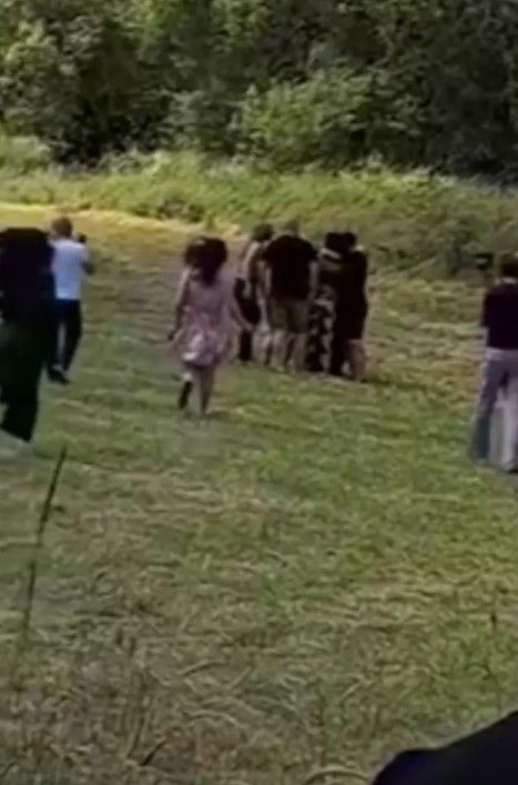 Yakınlarına ders vermek için yaptığı oyun herkesi şoke etti! Cenazede gözyaşı dökenler helikopterle geleni görünce... - Resim: 7
