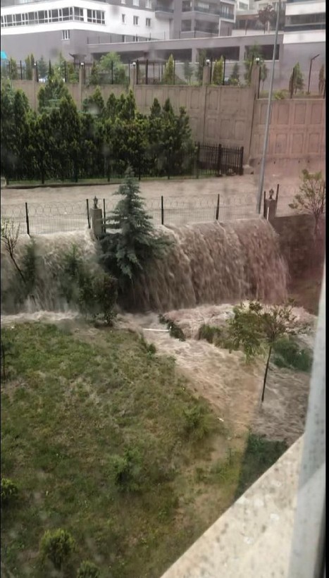 Ankara'da bir klasik haline geldi! Her yağmurda şelaleye dönen binayla ilgili şoke eden gerçek! - Resim: 5