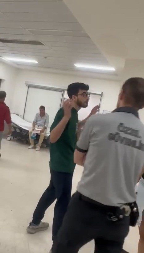 Bu defa şiddet doktordan! Taksim'de gözü dönen doktor kadını yumrukladı! O anlar kamerada - Resim: 4