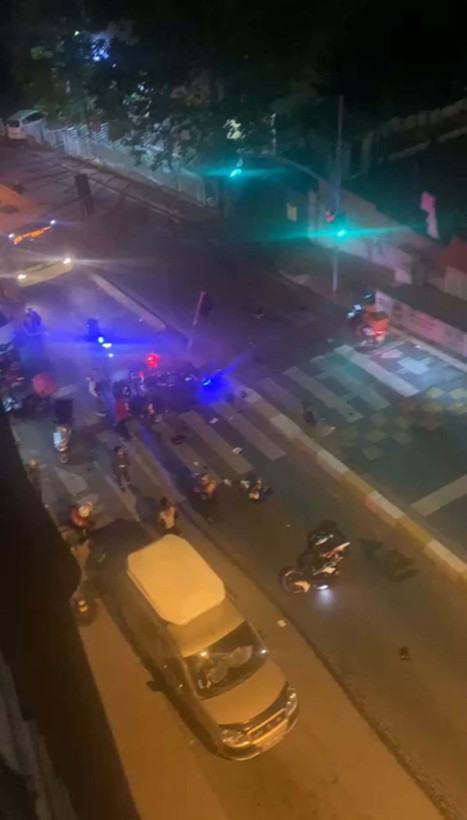 Kağıthane'de olaylı gece! Yunus polisi kovaladığı şüphelinin motosikletine sonra da direğe çarptı - Resim: 4