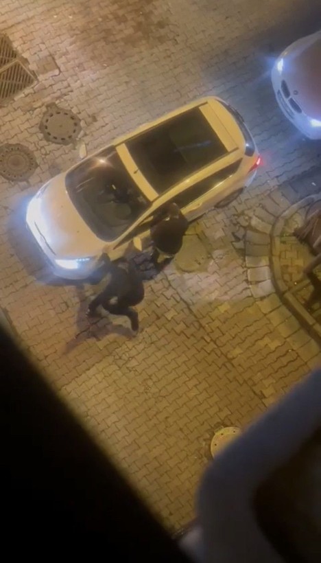 İstanbul Kağıthane’de korku dolu anlar! Tacize uğrayan kızlara yardım etmek isterken canından oluyordu - Resim: 2