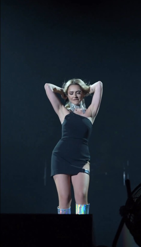 Hadise'den yürek hoplatan dans: 2023'e adım atıyorum - Resim: 2