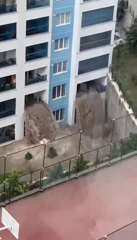 Ankara'da bir klasik haline geldi! Her yağmurda şelaleye dönen binayla ilgili şoke eden gerçek! - Resim: 6