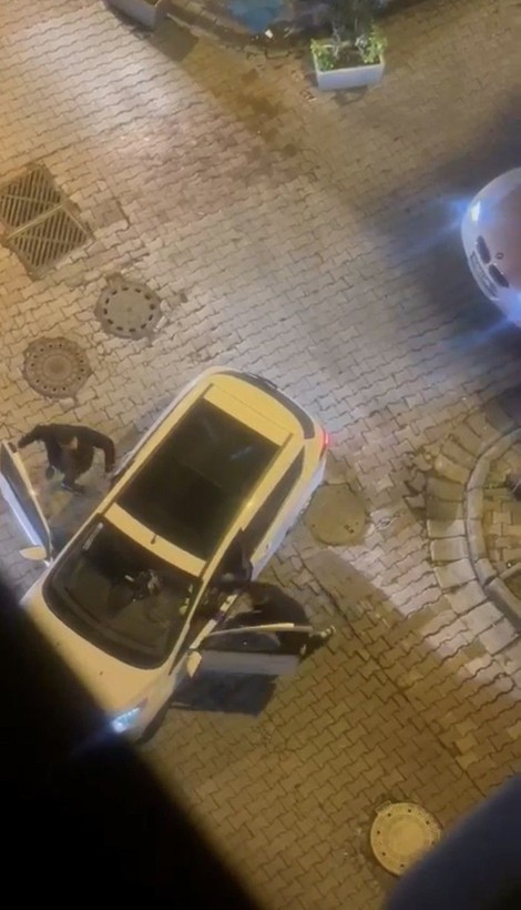 İstanbul Kağıthane’de korku dolu anlar! Tacize uğrayan kızlara yardım etmek isterken canından oluyordu - Resim: 1