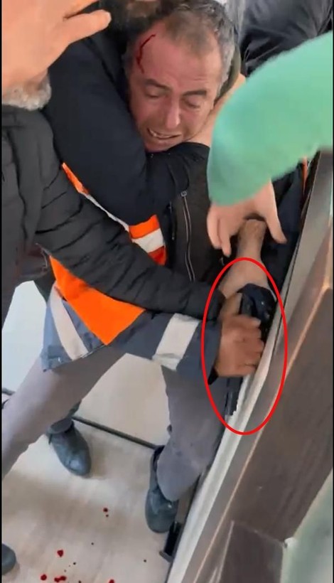 Antalya'da işten çıkarılan temizlik görevlisi silahla belediyeyi bastı! "5 sene de yatsam yine öldüreceğim" - Resim: 1
