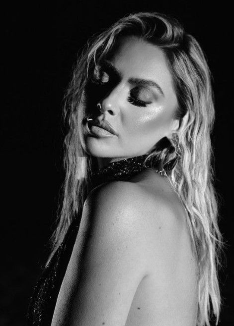 Hadise'den 2023'e veda kareleri! Külotlu, sütyensiz pozlarına yorum yağdı - Resim: 6