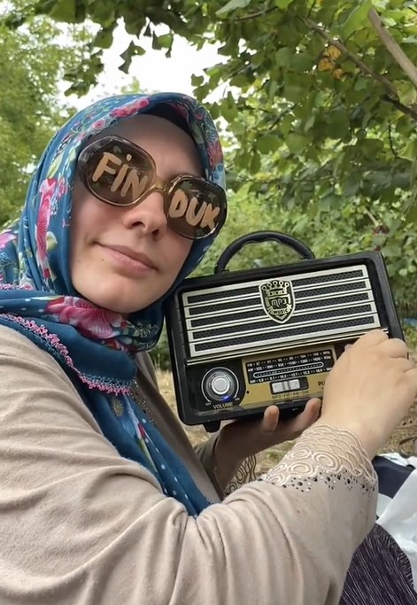 Fındık toplama videosu sosyal medyada viral oldu! Horon teptiler - Resim: 1