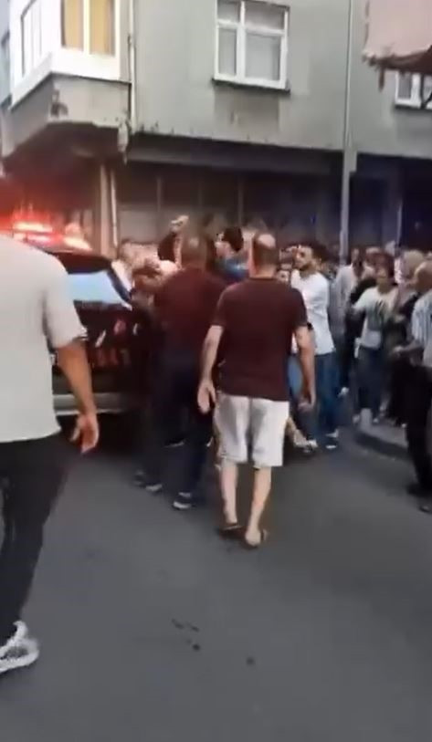 Bağcılar’da kadını bıçaklayan şahsı vatandaşlar linç etti - Resim : 2