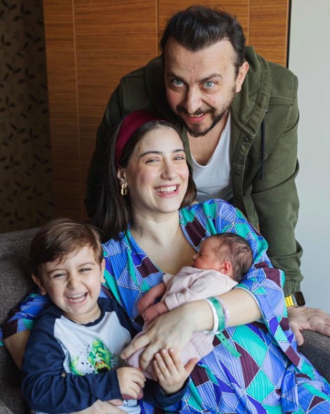 Hazal Kaya, eşi Ali Atay'ın doğum günü dudak dudağa verdikleri pozla kutladı: Beğeni ve yorum yağdı - Resim: 4