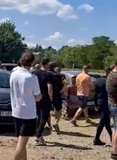 Yakınlarına ders vermek için yaptığı oyun herkesi şoke etti! Cenazede gözyaşı dökenler helikopterle geleni görünce... - Resim: 5