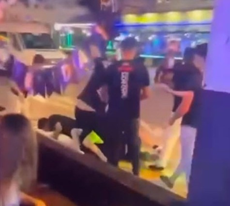 Marmaris'te yine olay! Yabancı turistleri tekme tokat dövdüler - Resim : 1