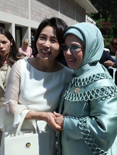 Güney Kore First Lady'sinden Emine Erdoğan'a diplomatik jest - Resim : 1