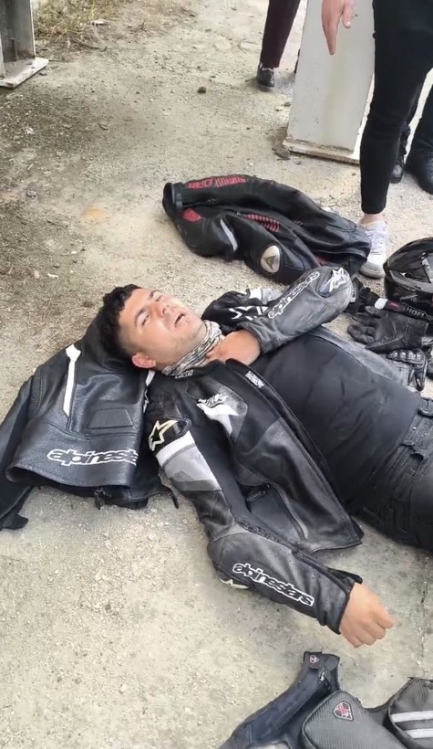 3 motosiklet ve otomobilin karıştığı kaza kask kamerasında - Resim: 8