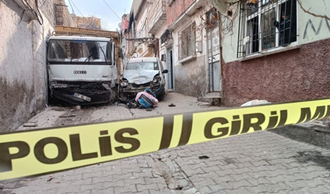 Freni boşalan kamyonet çocukları ezdi