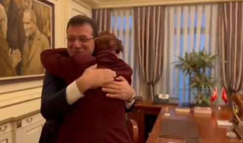 Ekrem İmamoğlu'nun kendisine verilen hapis ve siyasi yasak kararını öğrendiği an! Meral Akşener'le birbirlerine böyle sarıldılar