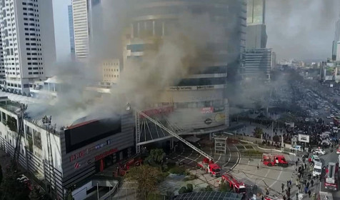 İstanbul Levent'te AVM yangını