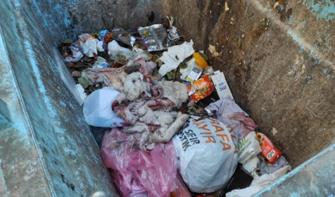 Şanlıurfa'da çöpten eşek ayakları ve derisi çıktı