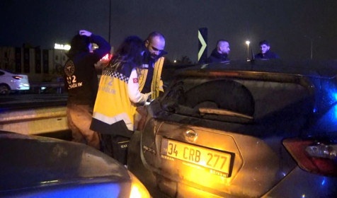 Avcılar'da kaza sonrası kaza: Araçlar arasında kalan 4 kişi yaralandı