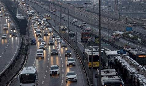 İstanbul'da yağışın da etkisiyle trafik yoğunluğu arttı