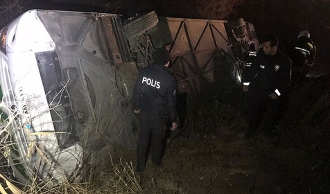 Konya'nın Ereğli ilçesinde korkunç kaza! 15 yolcu yaralandı