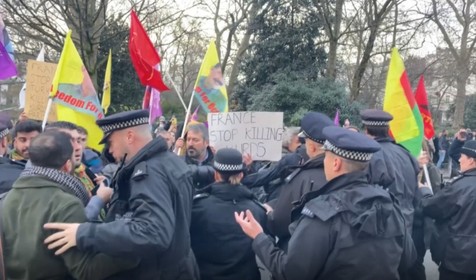 Paris'in ardından Londra'da da PKK yanlıları sokakları karıştırdı! Türkiye Büyükelçiliği'ne saldırı