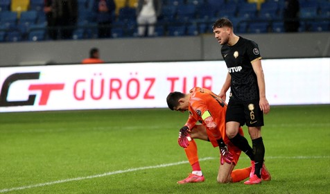 Bandırmaspor'dan 5 gol yiyen Gençlerbirliği kalecisi Übeyd Adıyaman maç içerisinde isyan etti: Vallahi ölüyorum beni oynatmayın dedim