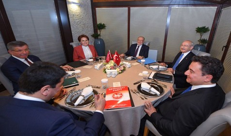 6'lı masada kriz mi var? Millet İttifakı'nın adayı kim olacak? Ahmet Davutoğlu canlı yayında anlattı