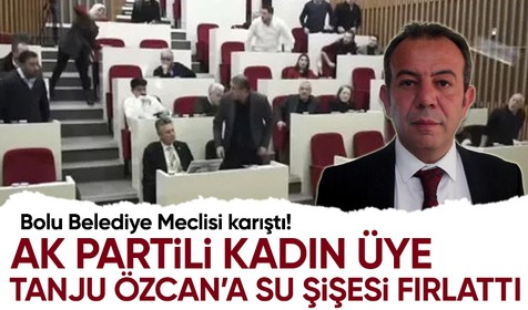 Meclis üyesi Hacer Çınar, Belediye Başkanı Tanju Özcan'a su şişesi fırlattı