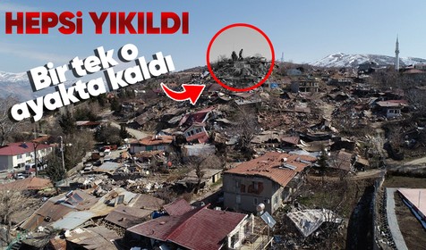 Adıyaman Harmanlı'da deprem sonrası onlarca yapı yıkıldı bir tek Atatürk heykeli sağlam kaldı