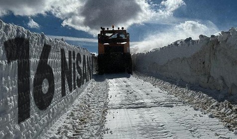 Van Başkale'de 16 Nisan'da 5 metre kalınlığında karla mücadele