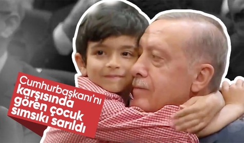 Minik hayranı Cumhurbaşkanı Erdoğan'ın boynuna atlayıp sımsıkı sarıldı
