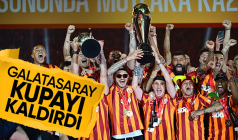 Trendyol Süper Lig'de şampiyon olan Galatasaray kupasını kaldırdı