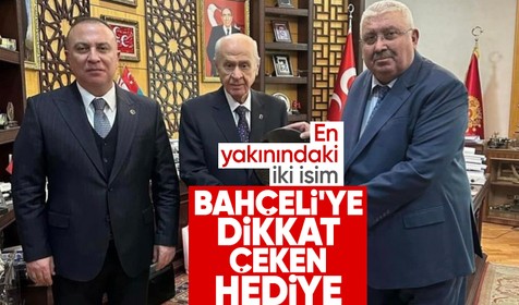 Bahçeli'ye dikkat çeken hediye: En yakınındaki iki isim