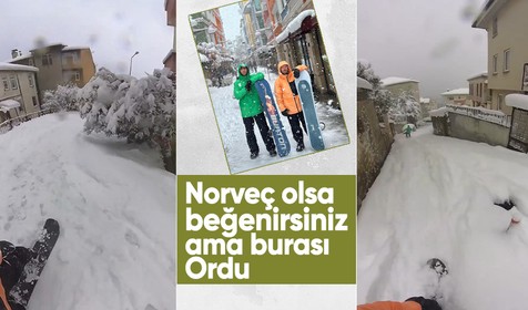 Ordu’nun karla kaplı sokaklarda snowboard! Ortaya çıkan manzara büyüledi