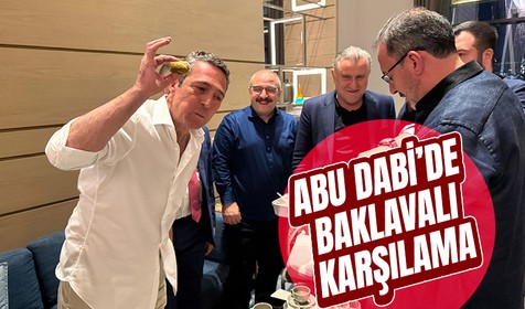 Final maçı öncesi Ali Koç'a baklava ikramı