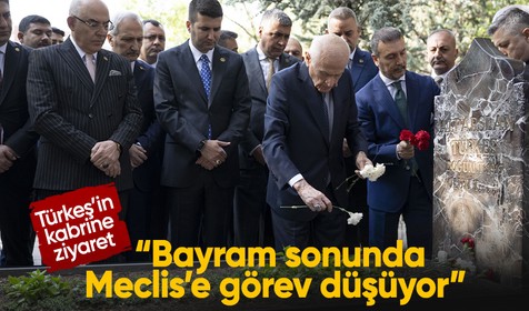 Devlet Bahçeli, Alparslan Türkeş'in kabrini ziyaret etti