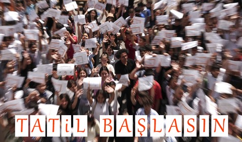 Okullarda karne heyecanı! Yaklaşık 20 milyon öğrenci yaz tatiline girdi