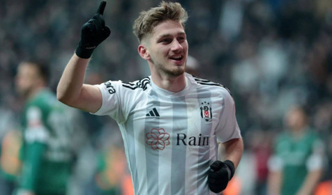 Beşiktaş'ın yıldız futbolcusu Semih Kılıçsoy transfer için İtalya'ya gitti