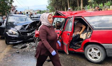 Mercedes ile Tofaş otomobil çarpıştı: 1 ölü, 4 yaralı